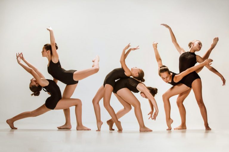 the-group-of-modern-ballet-dancers (1)